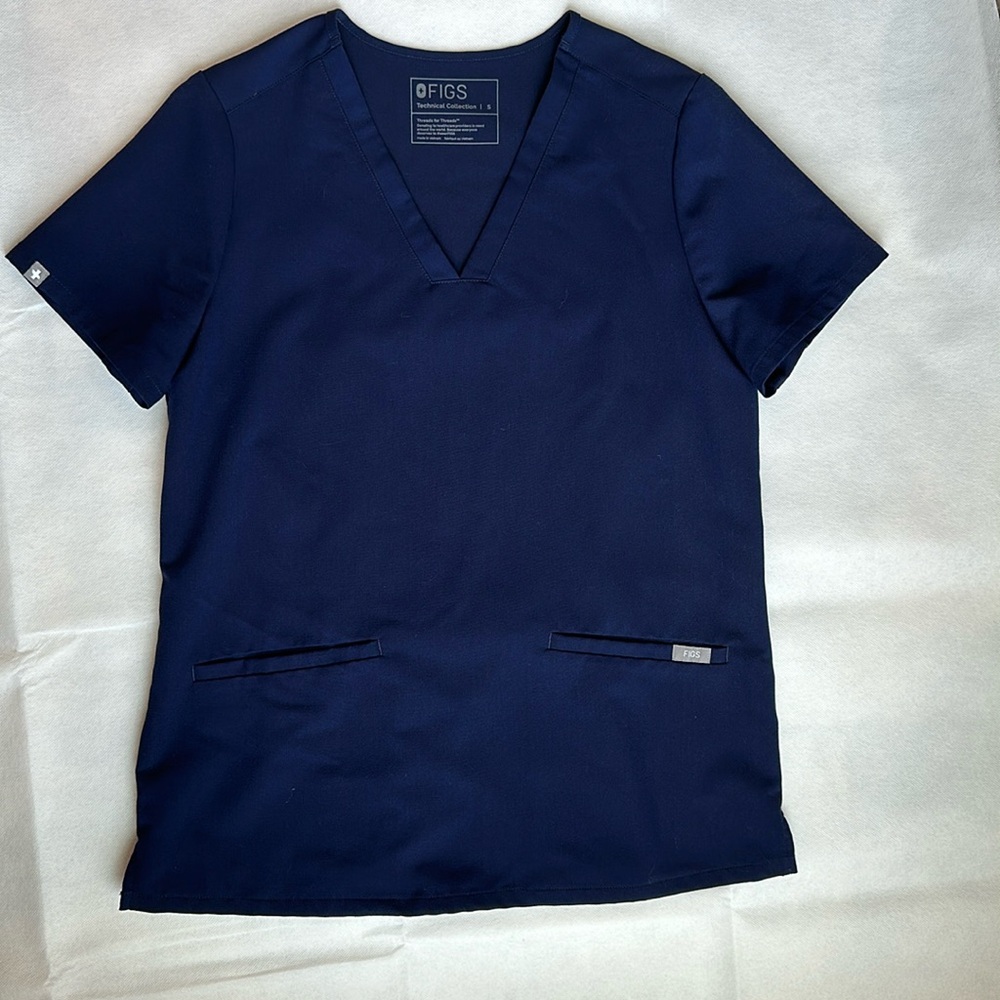 FIGS New Small Casma Three-Pocket Scrub Top